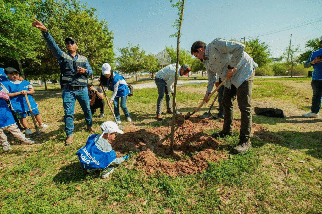 Medio Ambiente y LALA realizan reforestación en el Manto de la Virgen